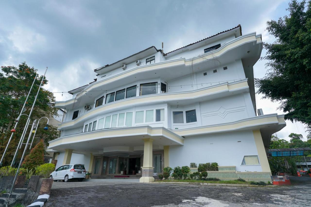 Urbanview By Millenium Hotel Pangkal Pinang Exterior photo